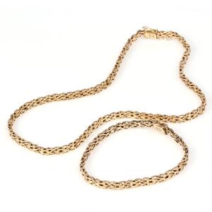 Smykkesæt af 14 kt. guld bestående af halskæde og armbånd. L. 19 og 18,5 cm. Vægt i alt 37 gr. 2