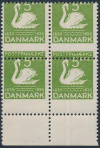 1935. H. C. Andersen 5 øre, grøn. FEJLPERFORERET FIREBLOK. Øvre venstre mærke med variant DOBBELTPRÆG. Postfrisk