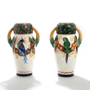 To Majshankevaser af fajance, Aluminia, dekoreret med blomster og fugle. Nr. 786684 og 824684. H. 39. 2