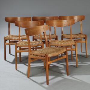 Hans J. Wegner Sæt på seks spisestuestole med stel af eg. Sæde udspændt med flet. Model CH23. 6
