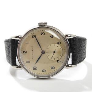 IWC Herrearmbåndsur af stål. Metalfarvet skive med arabertal, blåanløbne visere og små sekunder. Kassediam. 34 mm. Ca. 1940erne.