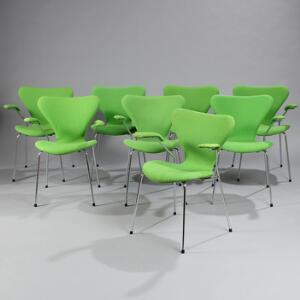 Arne Jacobsen Syveren. Et sæt på otte armstole med stel af forkromet stål og grønt uld. Udført hos Fritz Hansen. 8