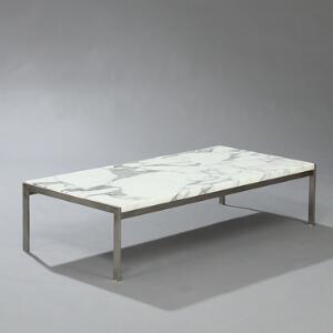 Poul Kjærholm PK-63A. Sofabord med stel af børstet stål, top af marmor. Formgivet 1968. Udført hos Kjærholm Production.