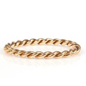 Armring af 14 kt. guld. Diam. 6,5 cm. Vægt 67 gr.