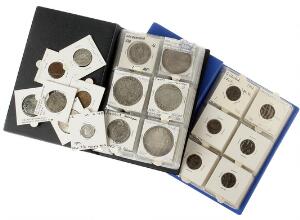 Holland, 2 små album med mønter fra selve Holland og Hollands besiddelser i Spanien og Indien med en del interessante ældre sølvmønter fra 1600 tallet