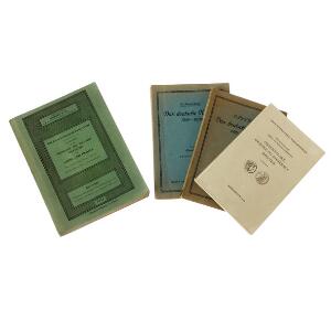 Wilcke, J.  Specie-, Kurant- og Rigsbankdaler 1788-1845 samt Sølv- og Guldmøntfod 1845-1914, Kbh. 1929 og 1930, indb. i 2 bind. Sotheby etc.