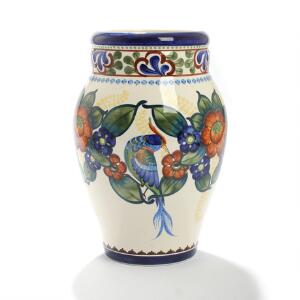 Christian Joachim Høj vase af fajance, Aluminia, dekoreret med blomster og fugle. Nr. 824607. H. 33.