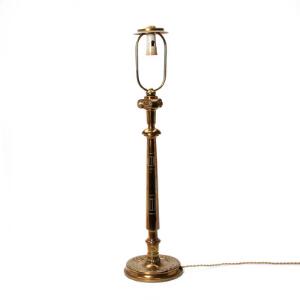 Ubekendt formgiver Skønvirke bordlampe af messing, støbt med stiliseret ornamentik. H. inkl. skæmholder 90,5.