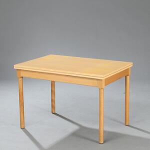 Børge Mogensen Rektangulært sidebord med opklappelig plade af bøg, messingbeslag. Udført og mærket hos Fritz Hansen. H. 60. B. 90. L. 60.120.