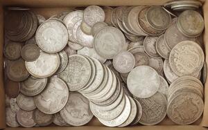 England, samling af hovedsagelig 12 Crowns, Floriner og Shillings i sølv, i alt ca. 1300 g de fleste i finhed 5001000