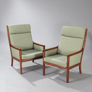 Ole Wanscher Dagligstue af mahogni bestående af  tre-pers. sofa, et par højryggede samt et par lavryggede armstole. Udført hos P. Jeppesen. 5