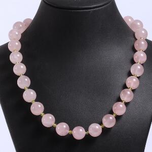 Rosenkvarts- og peridotsmykkesæt bestående af halskæde og et par ørestikker, alle prydet med perler af cabochon rosenkvarts og peridot. 2012. 3