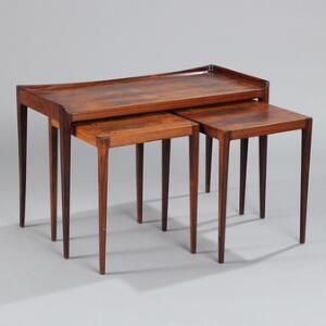 Kurt Østervig Et sæt indskudsborde af palisander, bestående af rektangulært samt to kvadratiske borde. Udført hos Jason. 3