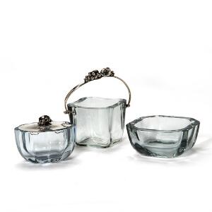 Aage Weimar, m.fl. Ispand, lågskål samt skål af klart, lyseblåt glas. 3