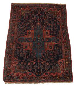 Semiantikt Hamadan tæppe, prydet med ornamenter, blomster og bladværk på blå bund. Persien. 190 x 132.