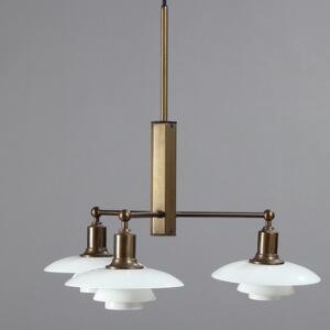 Poul Henningsen Stammekrone. PH lysekrone med tre-armet bruneret stel, 21 skærme af opalglas. Udført hos Louis Poulsen, 2003.