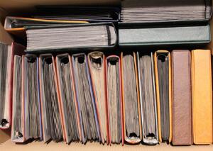 Realisation. Lot i 3 store og tætpakkede flyttekasser med flere samlinger Danmark, en del postfriskt materiale, mængder af lagerbøger