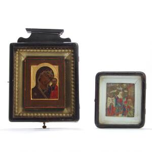Russisk ikon forestillende Gudsmoder med Jesusbarnet. Tempera på træ. Defekt ikon medfølger. 19.-20. årh. 33 x 24 og 20 x 17,5. 2.