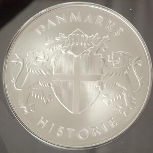 Medaille i serien Danmarks Historie, Ag, 1 kg 9251000, i original æske fra Mønthuset Danmark