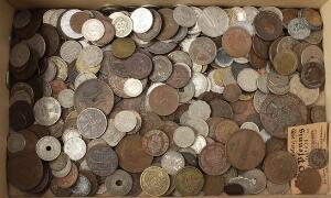 Samling af udenlandske mønter fra bl.a. Argentina, England, Frankrig, Indien, Italien, Rusland, Tyskland og Østrig med flere samt diverse nødpengesedler
