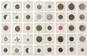 Større samling af diverse tokens, transportpoletter, kontramarkerede mønter, medailler, propagandamønter samt mønter fra Fængselsvæsenet m.m.
