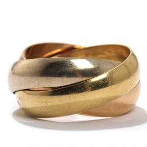 Cartier Trinity. Kraftig ring af trefarvet 18 kt. guld. Vægt 15,5 gr. Str. 58. 1990.