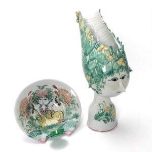 Bjørn Wiinblad Vase samt skål af lertøj dekoreret med lys underglasur samt motiver i polykrome glasurer. 2