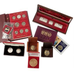 Samling af diverse danske og udenlandske mønter og medailler, bl.a. fra Canada, England, Finland, Island og FAO mønter