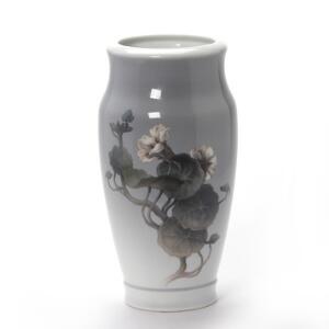 Vase af porcelæn dekoreret i underglasur farver med blomstermotiv. Royal Copenhagen. H. 33 cm