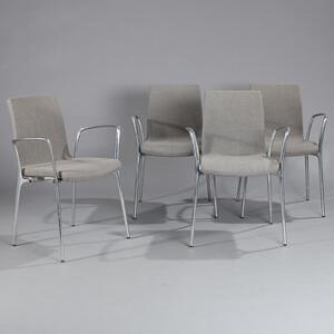 Jorge Pensi Et sæt på fire armstole med stel af metal. Sæde og ryg med gråt uldbetræk. Udført hos Akaba. 4