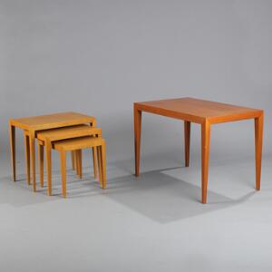 Severin Hansen Jr. Et sæt på tre indskudsborde af egetræ samt sofabord af teaktræ. Udført hos Haslev Møbelsnedkeri. 4