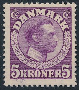 1918. Chr.X, 5 kr. DYB RØDVIOLET. Pænt ubrugt mærke med let hængselspor. AFA 3500