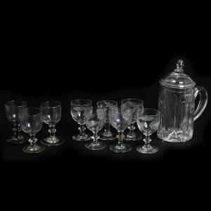 Seks egeløv vinglas, tre vinglas samt lågkrus. Aalborg m.m. 19. årh. H. 10-22. 10