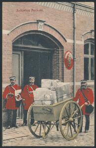 Rudkjøbing Postbude. Sjældent og yderst dekorativt kort med motiv af Postvogn og postbude i farver. Velholdt kort, brugt i 1907.