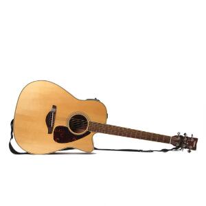 Musikinstrumenter Yamaha. Guitar model FGX720SCA.