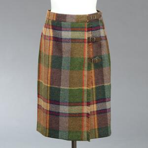 To tweed nederdele i str. 38.  L. ca. 64-66 cm. 2