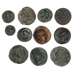 Antikkens Grækenland, 11 kobbermønter, 4.-1. århundrede f-Kr., fra Thessalien, Larissa, Phocis og Aegina, bl.a.