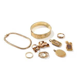 Broche, medaljon og safir- og diamantring af 14 kt. guld m.m. Ringstr. 55-56. 9