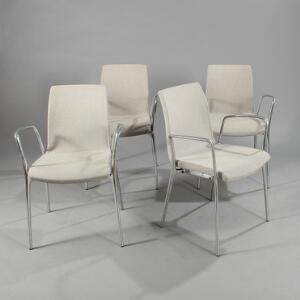 Jorge Pensi Et sæt på fire stabel armstole med stel af metal, sæde og ryg med lyst gråt uld. Udført af Akaba. 4