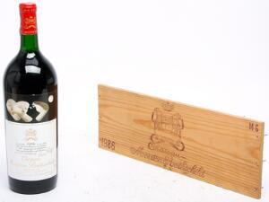 1 bt. Mg. Château Mouton Rothschild, Pauillac. 1. Cru Classé 1986 A-AB bn. Owc.