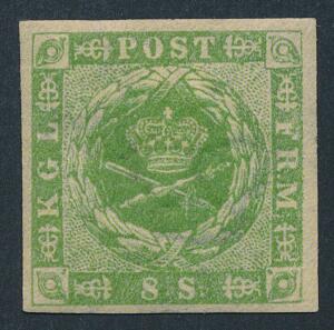 1854. 8 sk. grøn. Meget smukt ubrugt mærke med harmoniske rande. Attester Møller og Nielsen
