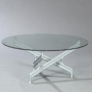 Kasper Salto Cirkulært sofabord med stel af grålakeret aluminium, top af klart glas. Model Bone Lounge.