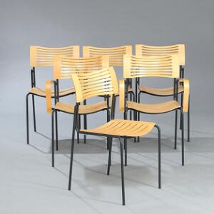 Kasper Salto Runner. Et sæt på fire sidestole samt to armstole med stel af mørkegråt lakeret stål. 6