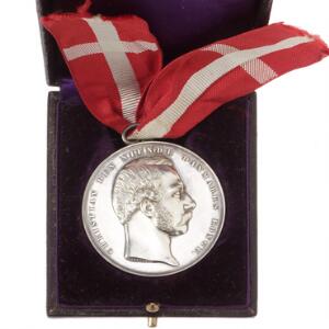 Medaillen For Druknedes Redning, Conradsen, med originalt bånd og i original æske, LS 114 - indgraveret på rand Niels Hansen