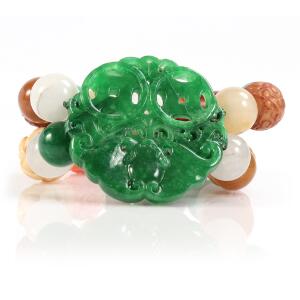 Dobbeltradet jadearmring prydet med udskåret grøn jade og perler af cabochonslebne agat, carneol og koral.