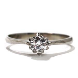 Solitaire diamantring af 18 kt. hvidguld, prydet med brillantsleben diamant på ca. 0,35 ct. Str. 55.