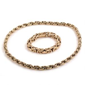 Smykkesæt af 14 kt. guld bestående af konge armbånd og halskæde. L. ca. 23 og 60 cm. Vægt i alt ca. 399 gr.