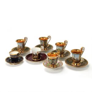 Syv par kaffekopper af porcelæn dekorerede i guld og farver med scenerier og design. Berlin mm. 19. årh. 7