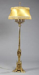 Standerlampe af bronze med fire lysarme, prydet med religiøse figurer og bladværk. Gotisk form 20. årh. H. 169.