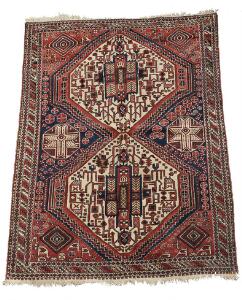Semiantikt Afshar tæppe, klassisk design med to sammenhængende geometriske medaljoner. Persien. Ca. 1950-1960. 181 x 132.